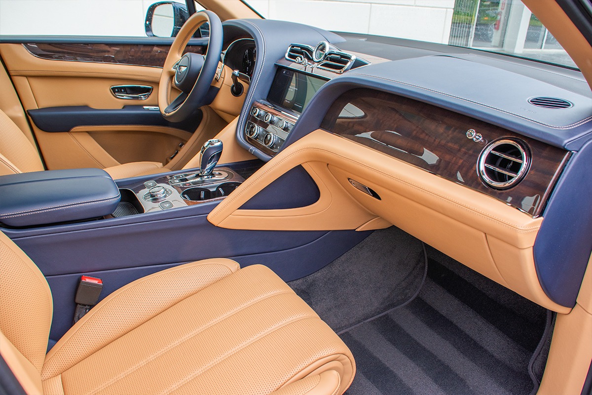 New 2021 Bentley Bentayga Hybrid | St. Petersburg, FL