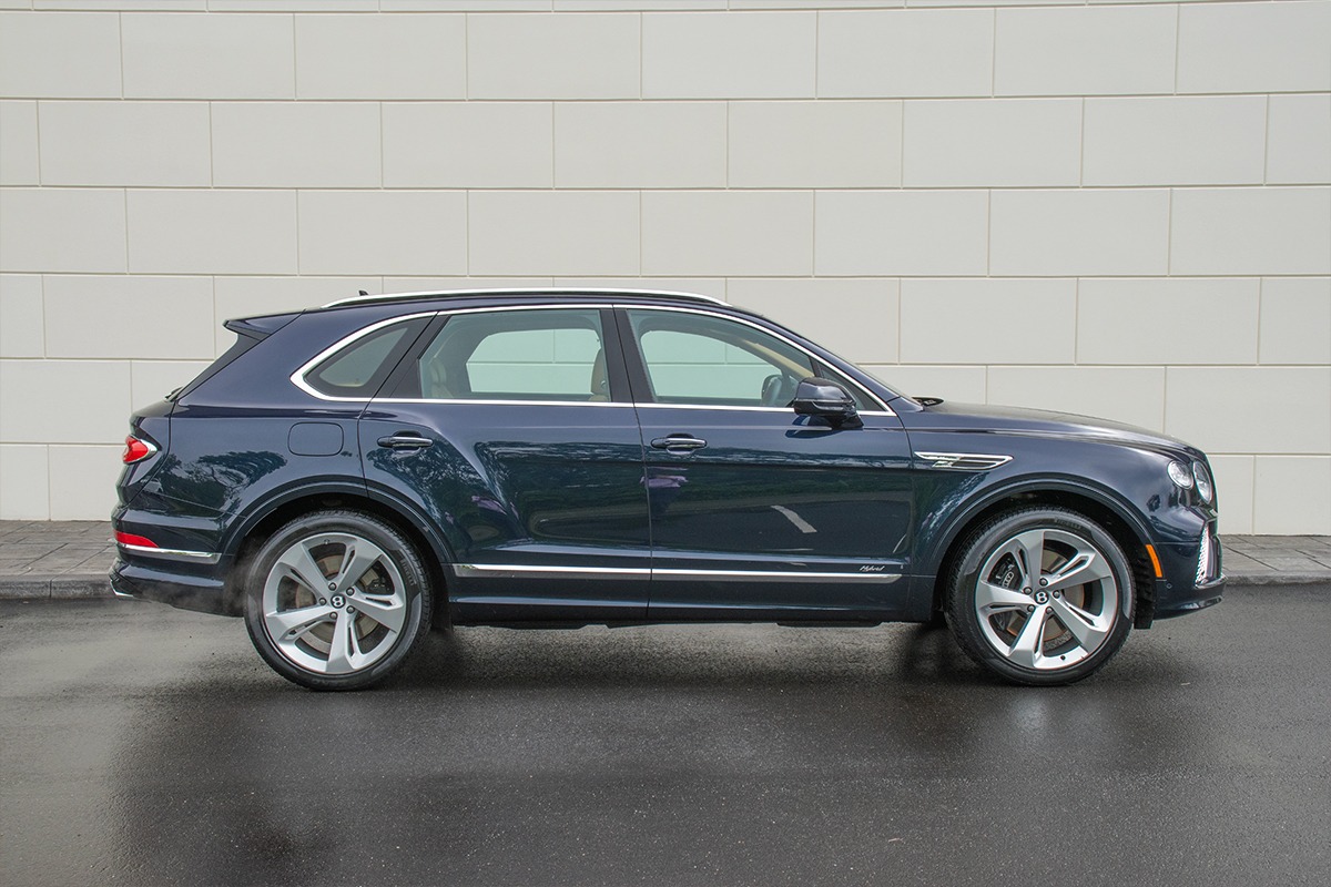New 2021 Bentley Bentayga Hybrid | St. Petersburg, FL