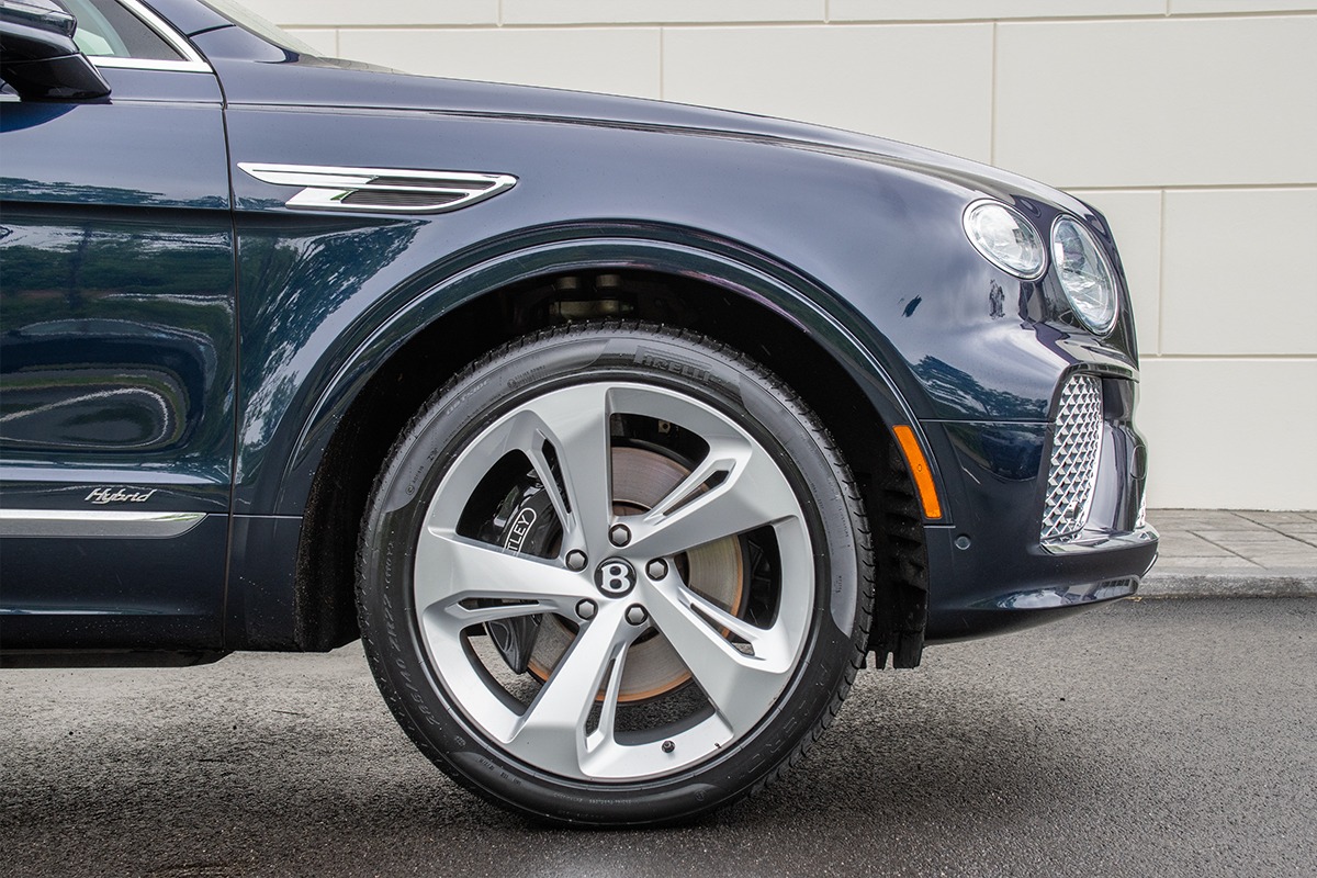 New 2021 Bentley Bentayga Hybrid | St. Petersburg, FL