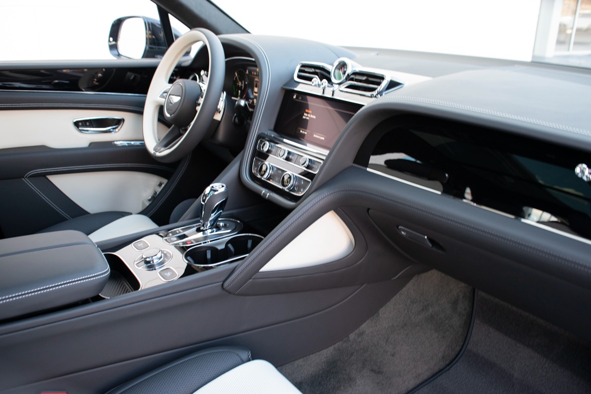 New 2023 Bentley Bentayga Hybrid | St. Petersburg, FL