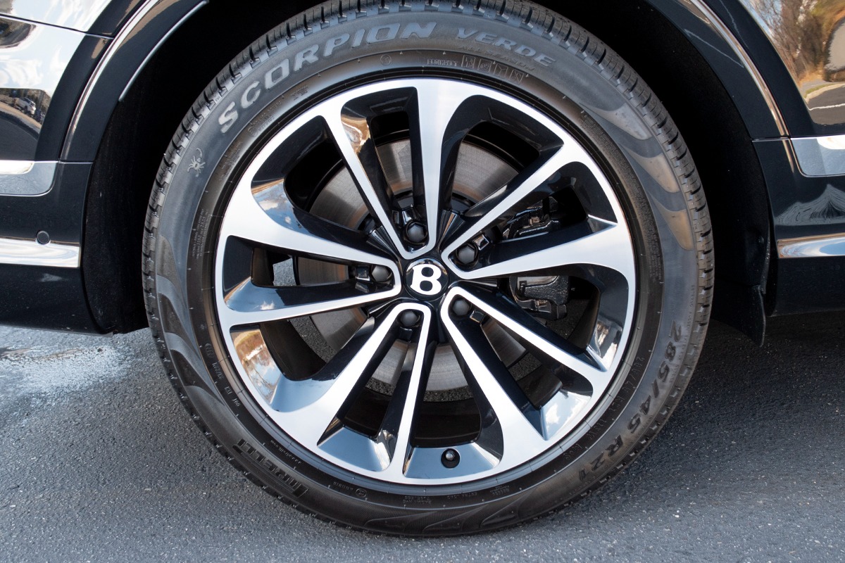 New 2023 Bentley Bentayga Hybrid | St. Petersburg, FL