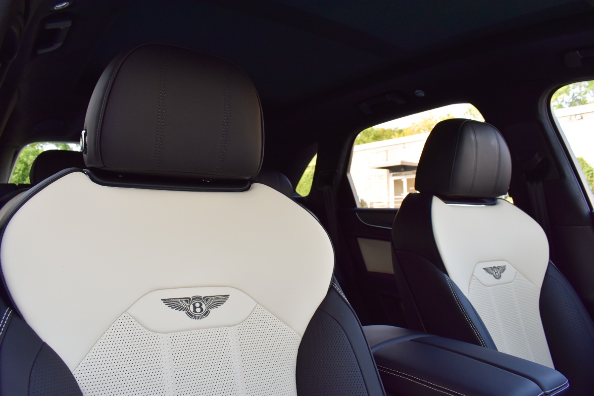 New 2023 Bentley Bentayga Hybrid | St. Petersburg, FL