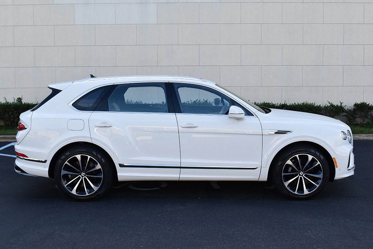 New 2023 Bentley Bentayga Hybrid | St. Petersburg, FL