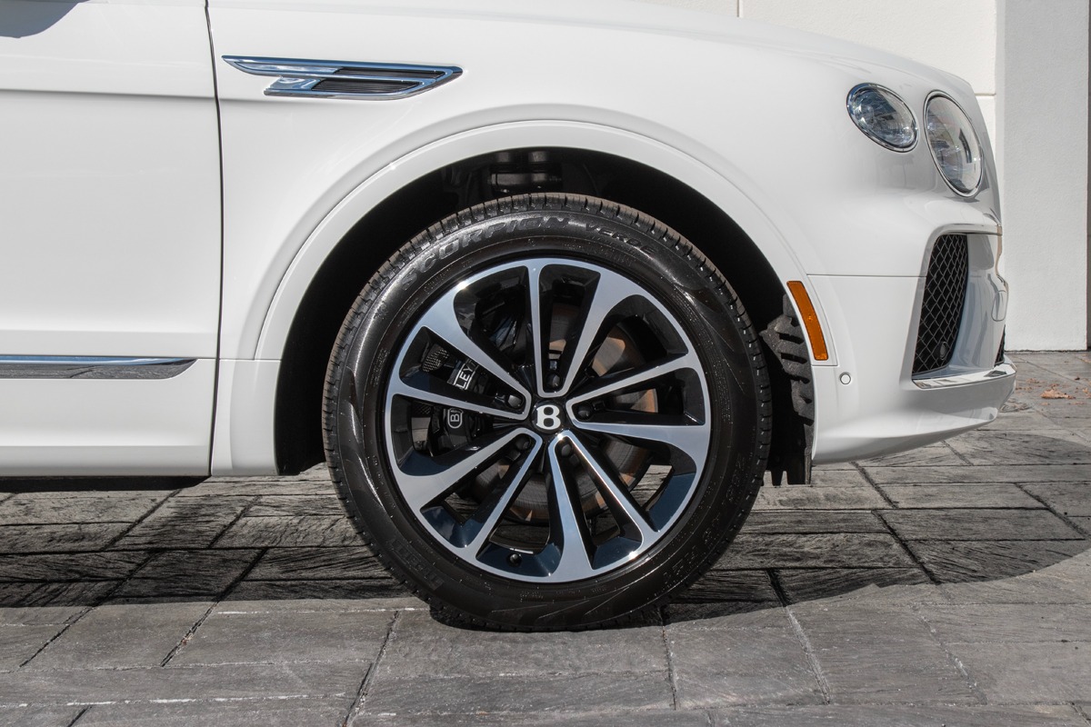 New 2024 Bentley Bentayga V8 V8 | St. Petersburg, FL