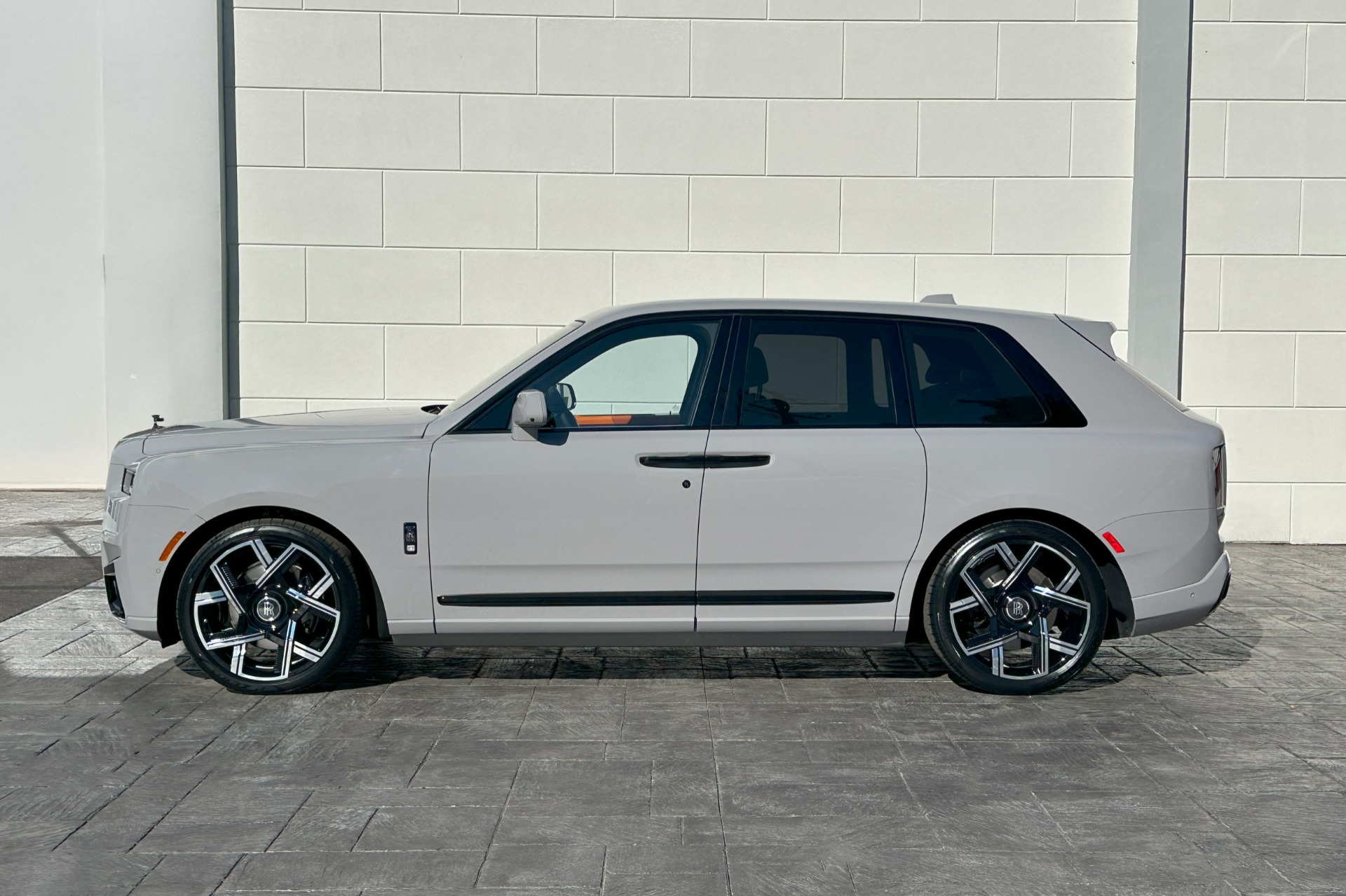 2025 Rolls Royce Cullinan RR photo 2