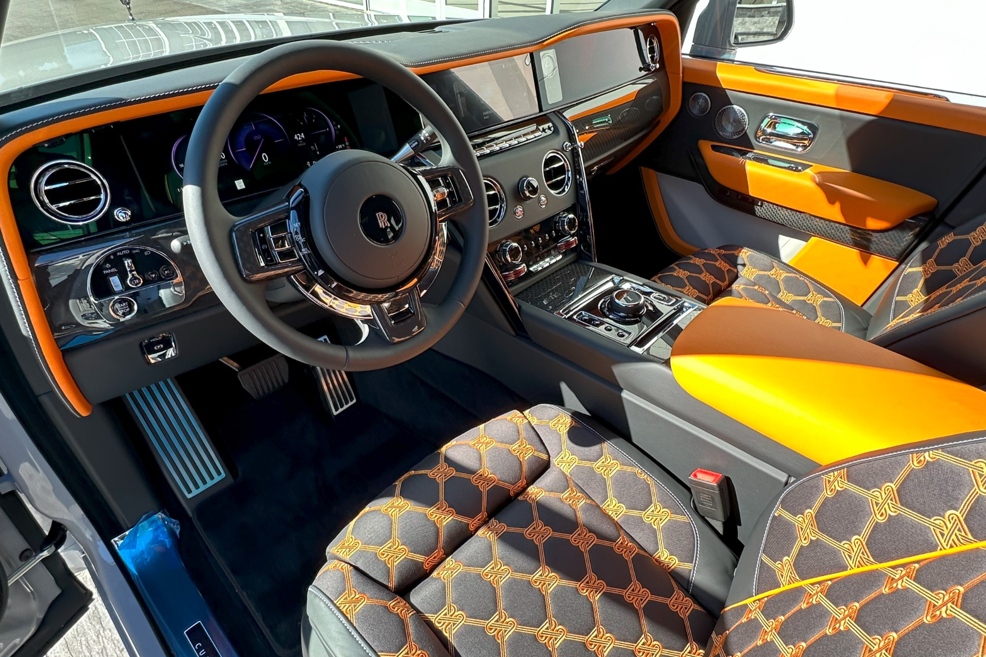 2025 Rolls Royce Cullinan RR photo 3