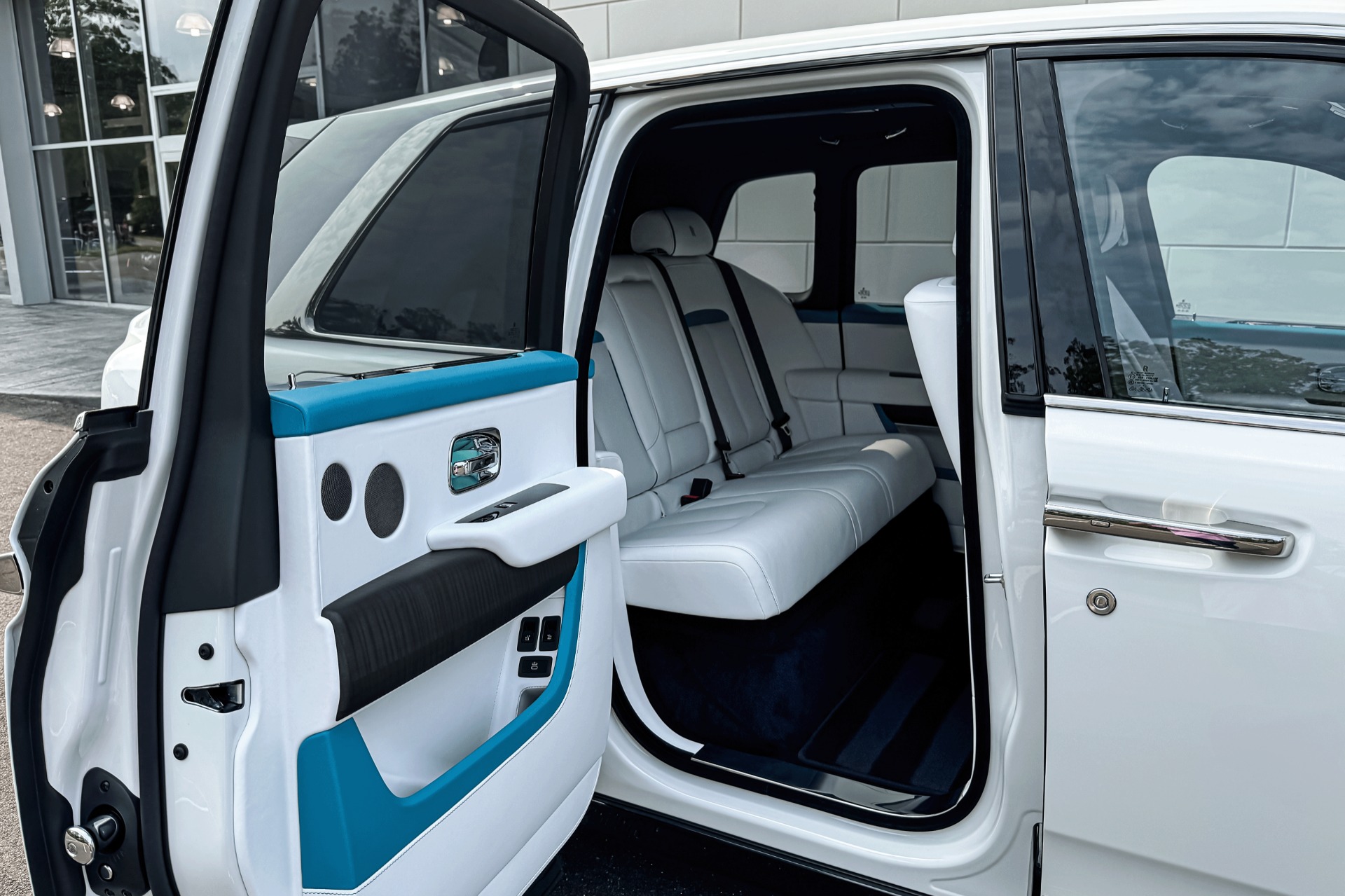 2025 Rolls Royce Cullinan RR photo 23