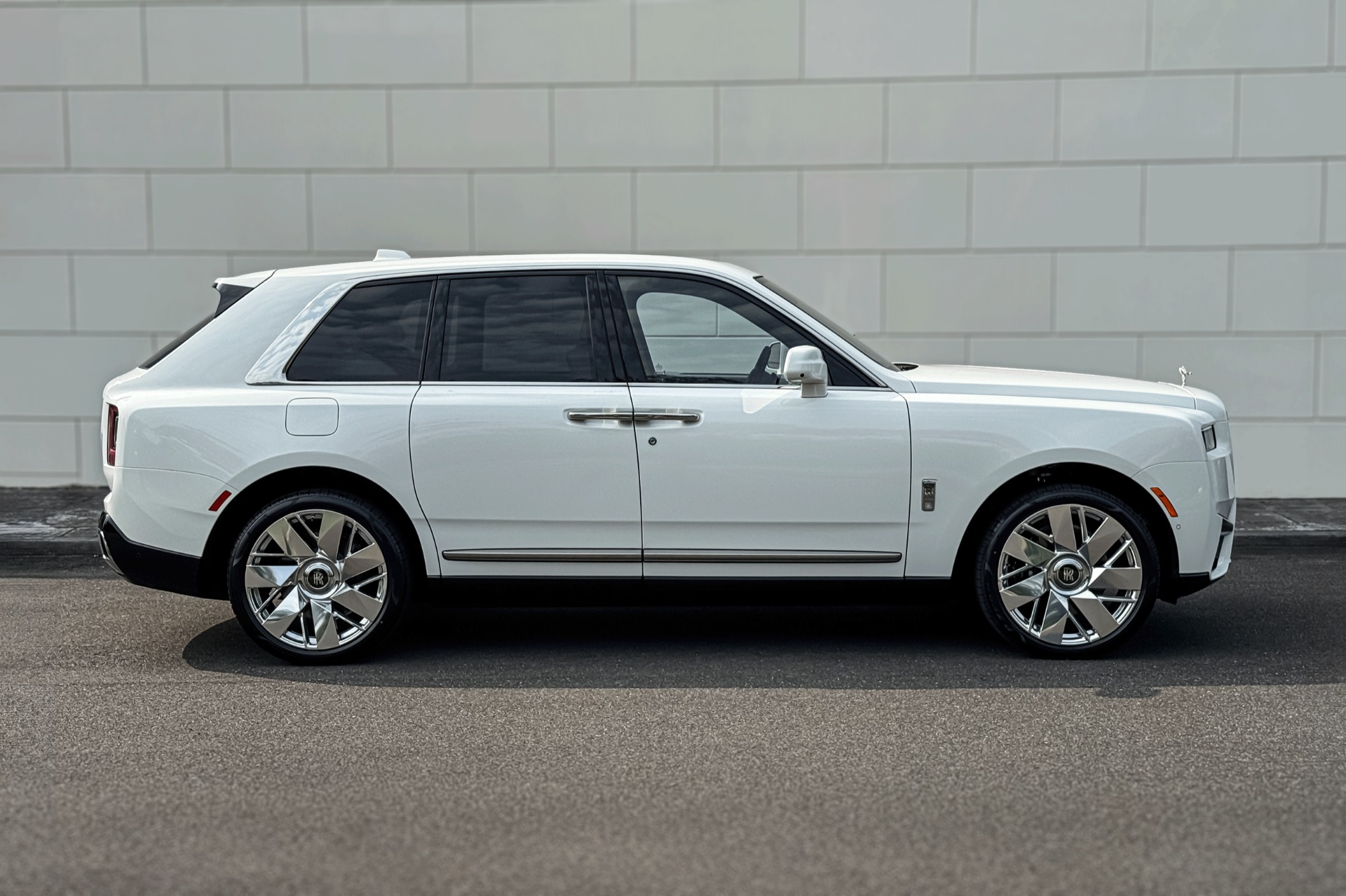 2025 Rolls Royce Cullinan RR photo 3