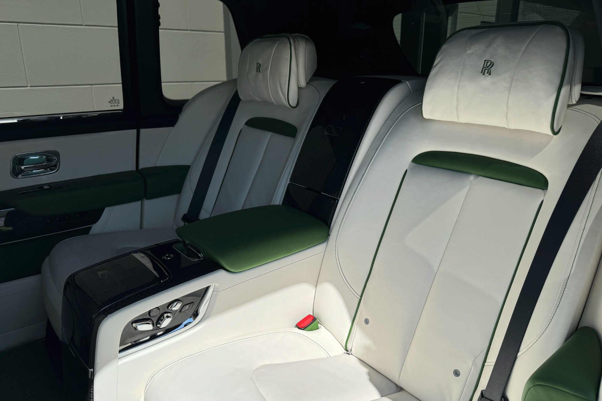 2023 Rolls Royce Cullinan Black Badge photo 14