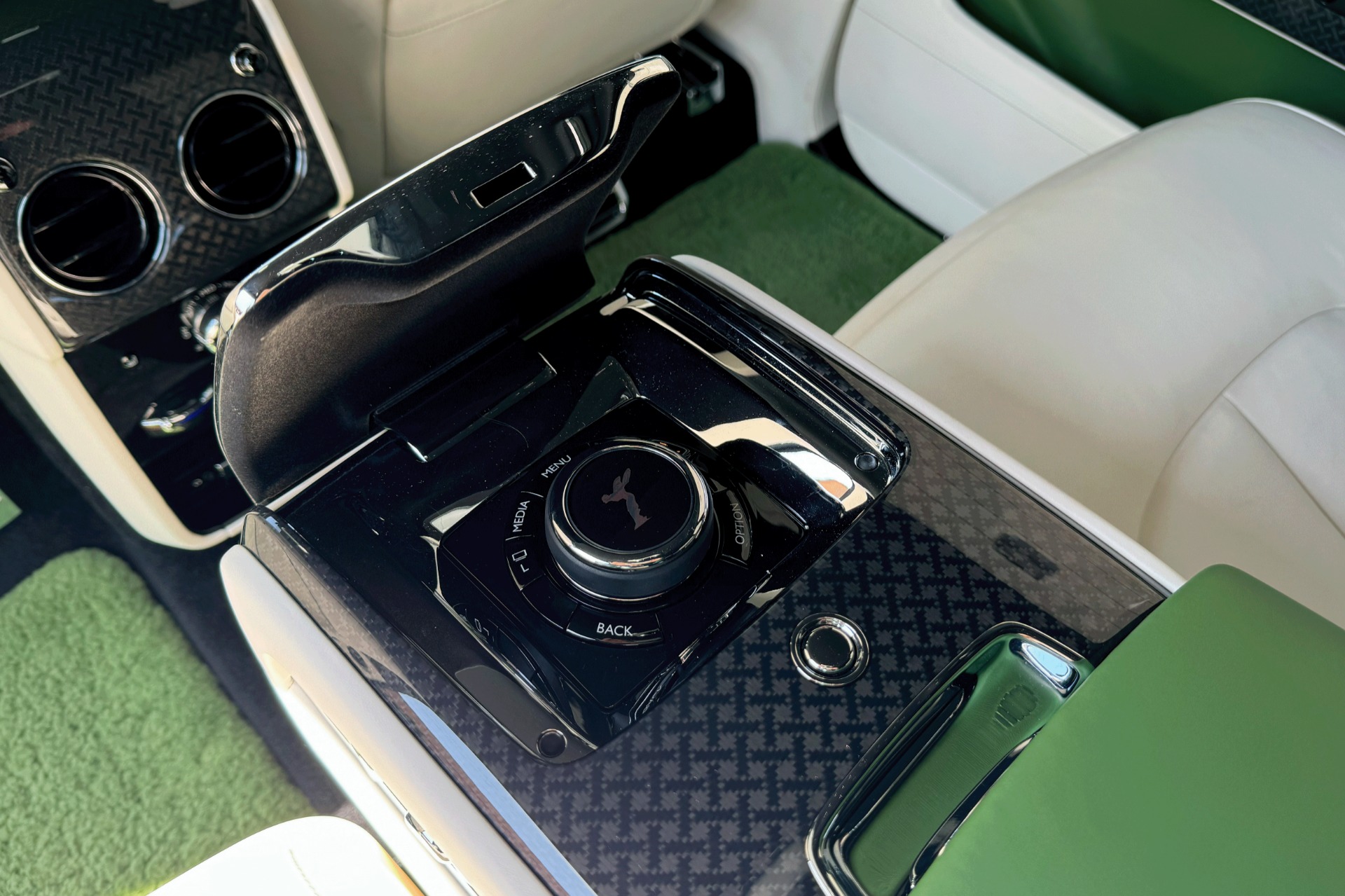 2023 Rolls Royce Cullinan Black Badge photo 19