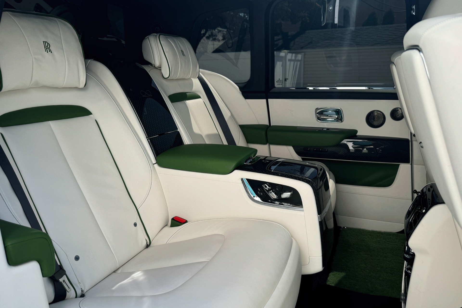 2023 Rolls Royce Cullinan Black Badge photo 26