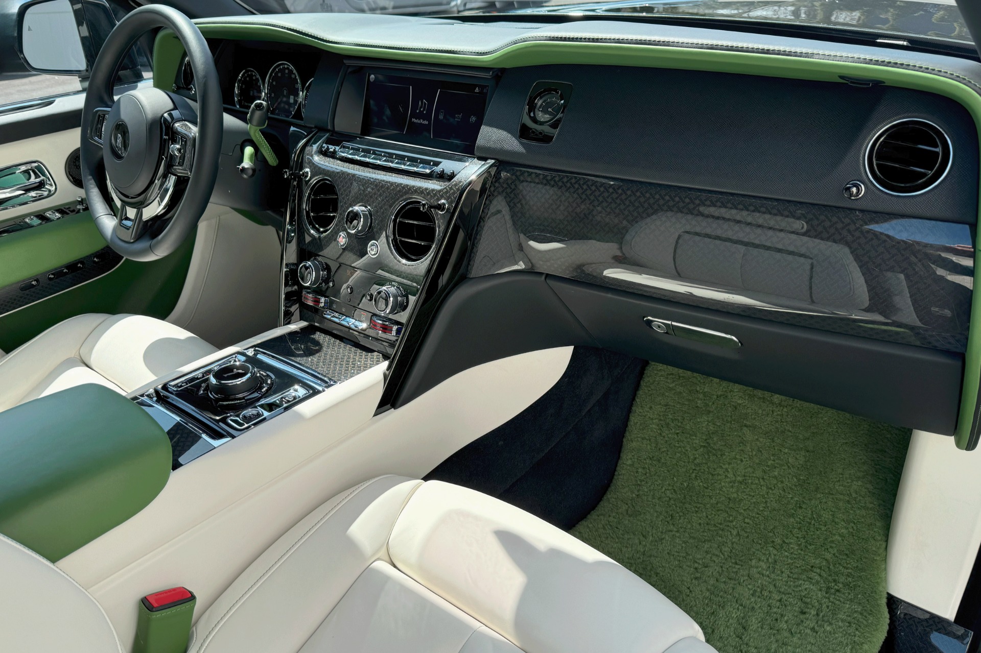 2023 Rolls Royce Cullinan Black Badge photo 27