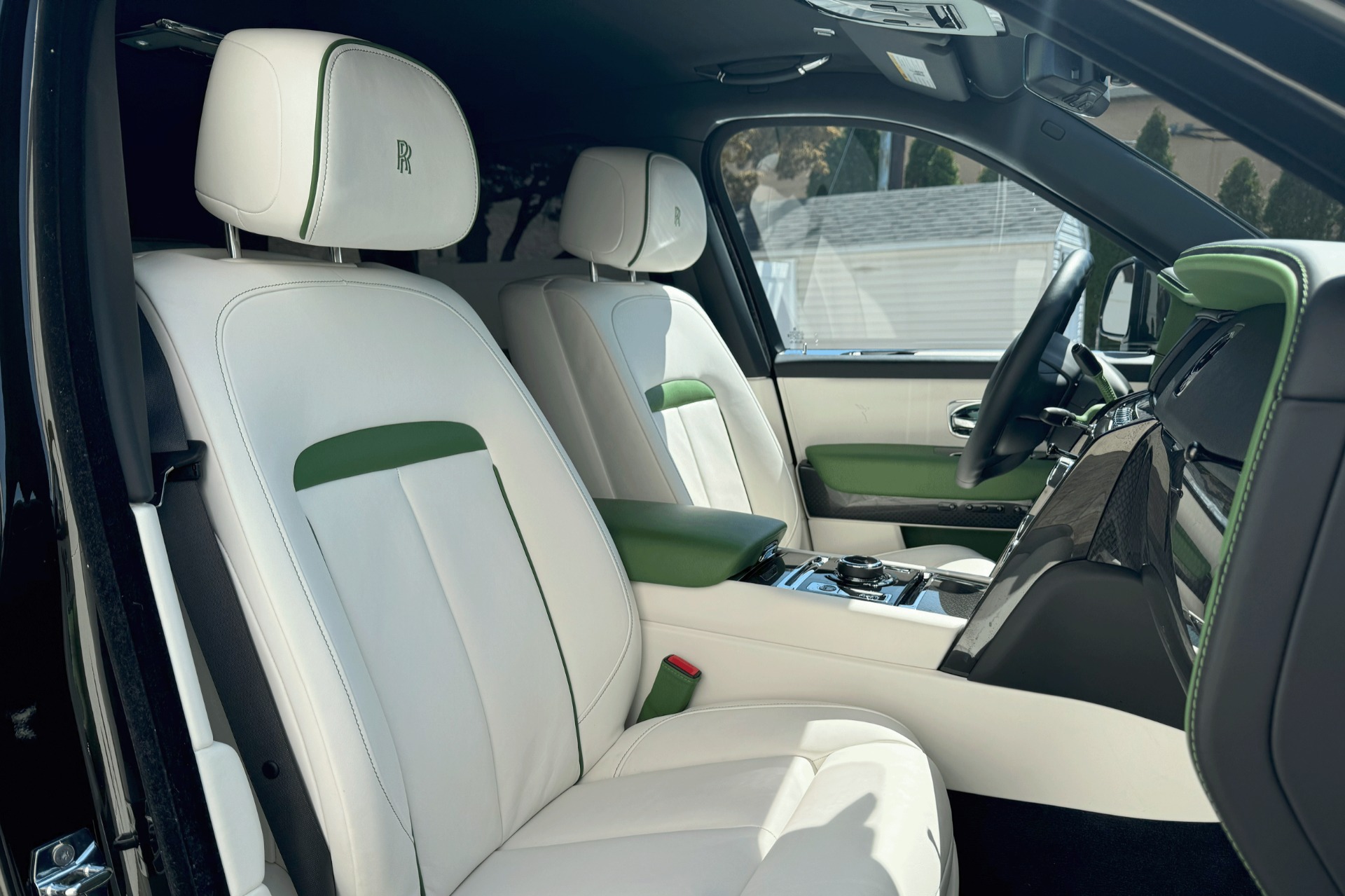 2023 Rolls Royce Cullinan Black Badge photo 28