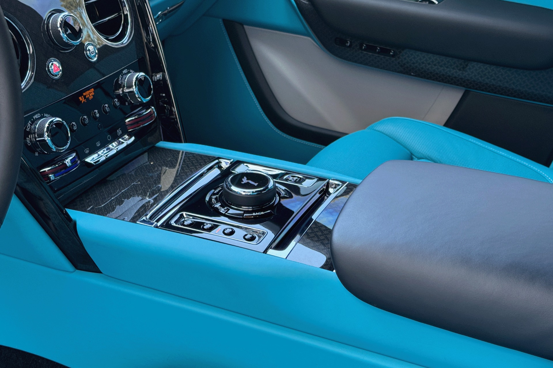 2022 Rolls Royce Cullinan Black Badge photo 9