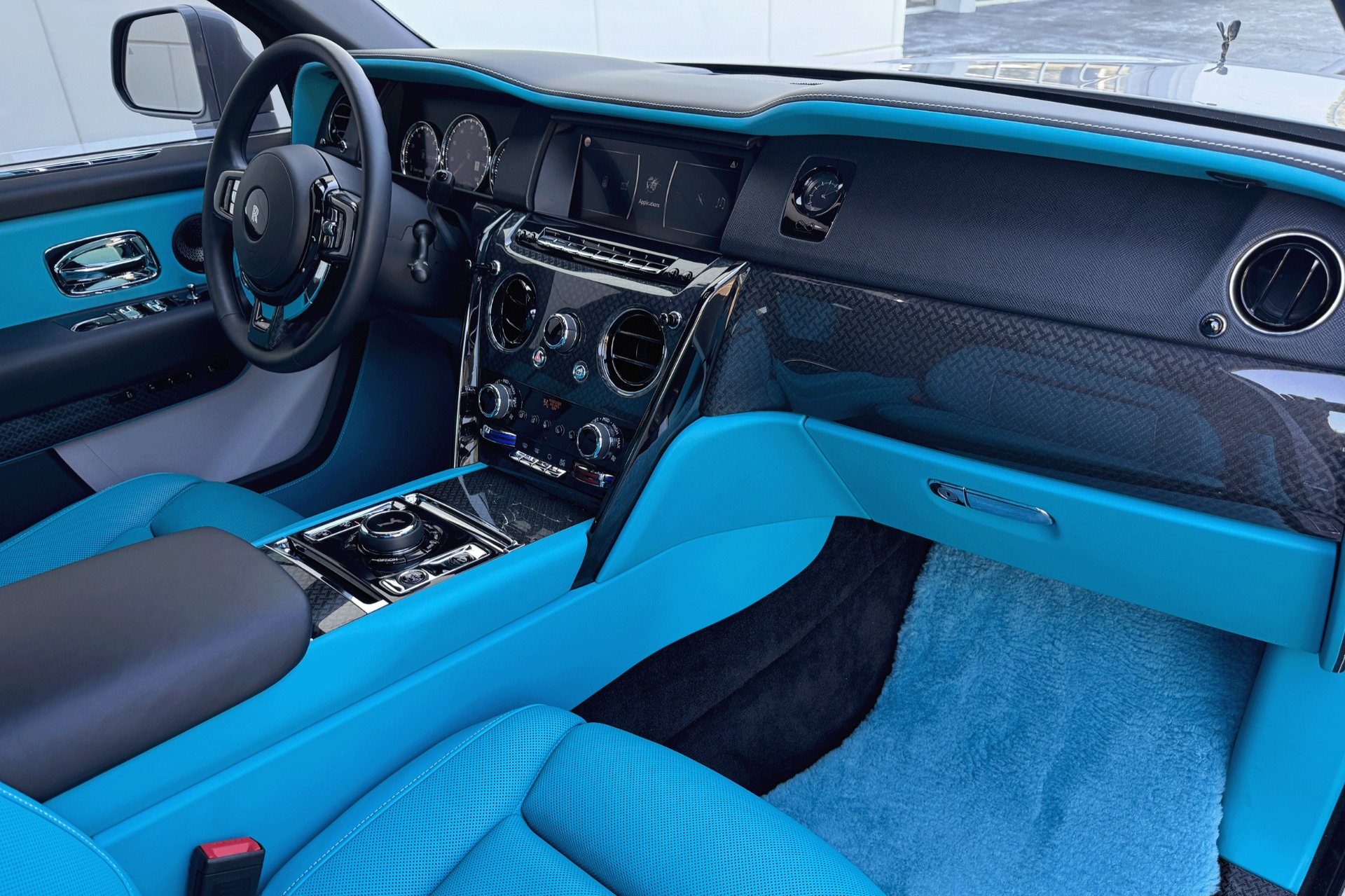 2022 Rolls Royce Cullinan Black Badge photo 11