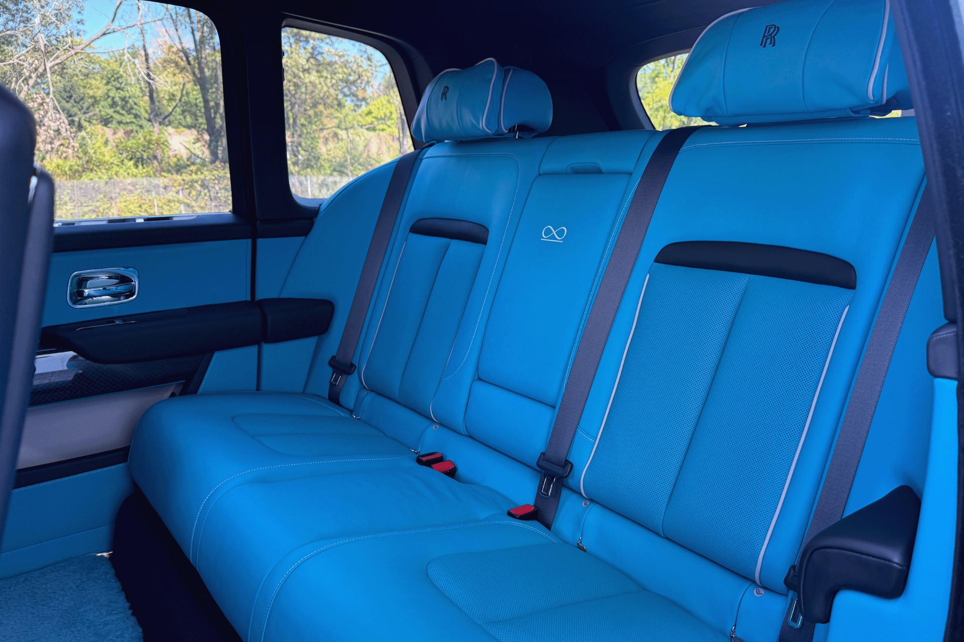 2022 Rolls Royce Cullinan Black Badge photo 14