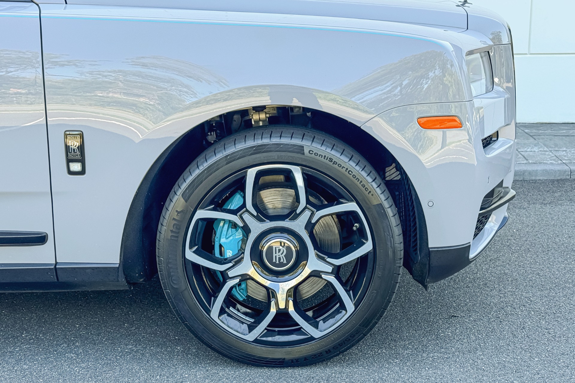 2022 Rolls Royce Cullinan Black Badge photo 25