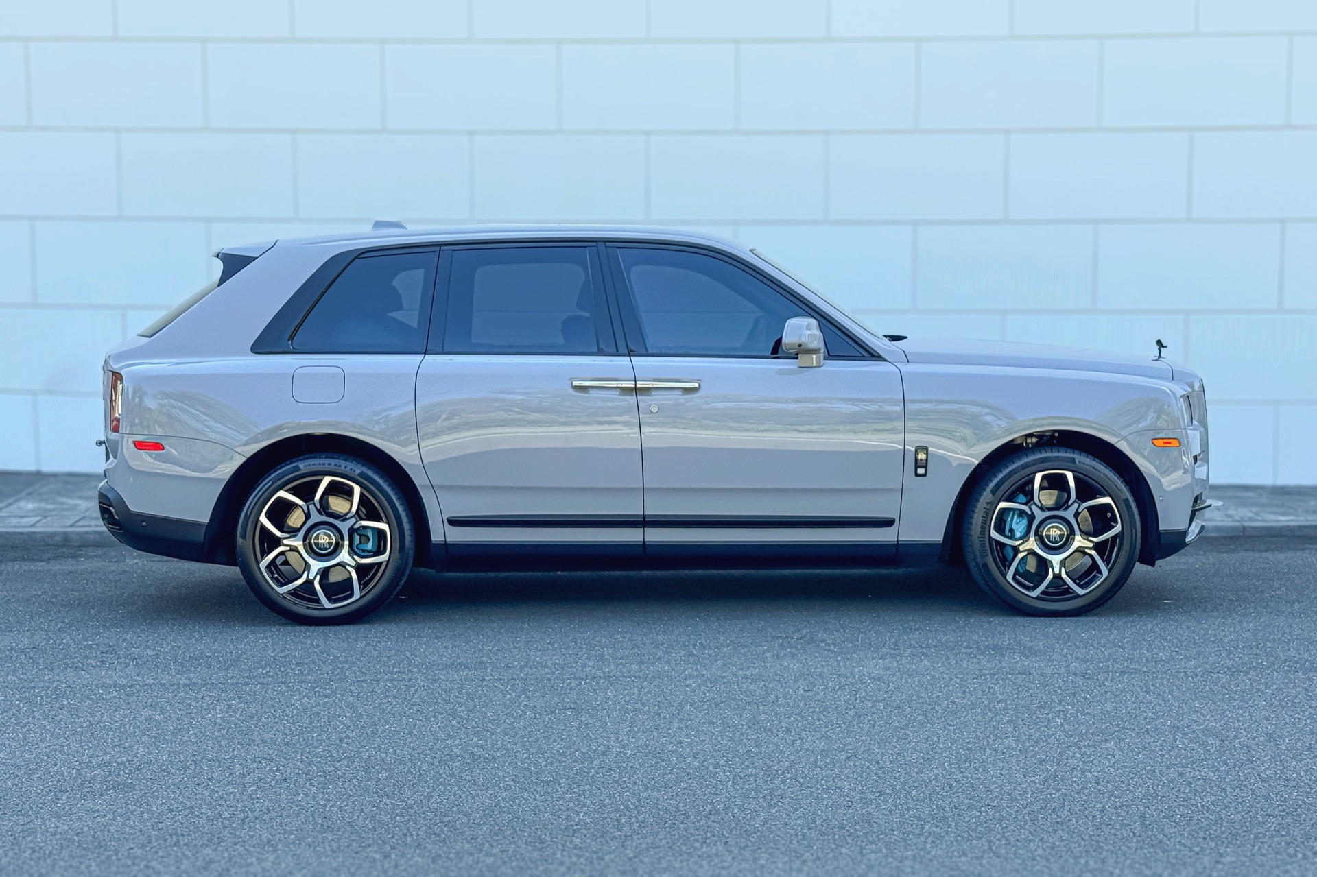2022 Rolls Royce Cullinan Black Badge photo 2