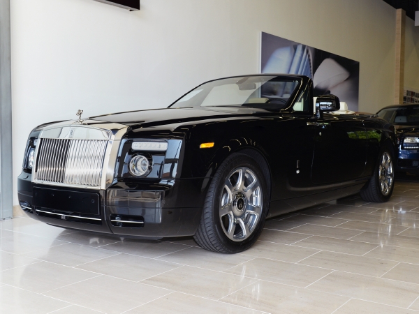 Sài Gòn RollsRoyce Phantom Series II màu đen bóng bẩy thu hút mọi ánh nhìn