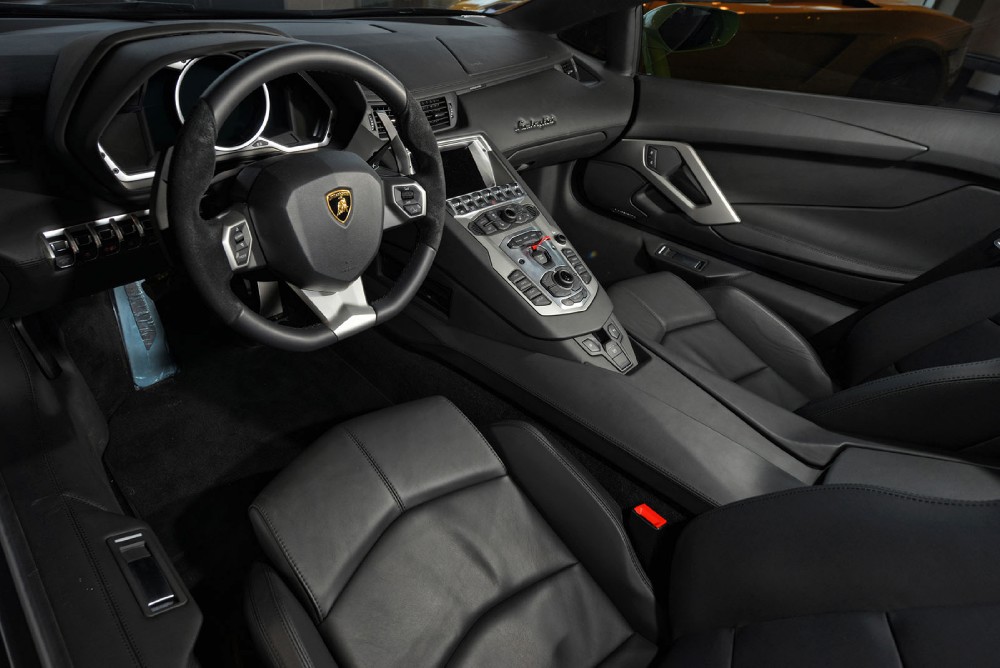 2012 Lamborghini Aventador Image 2