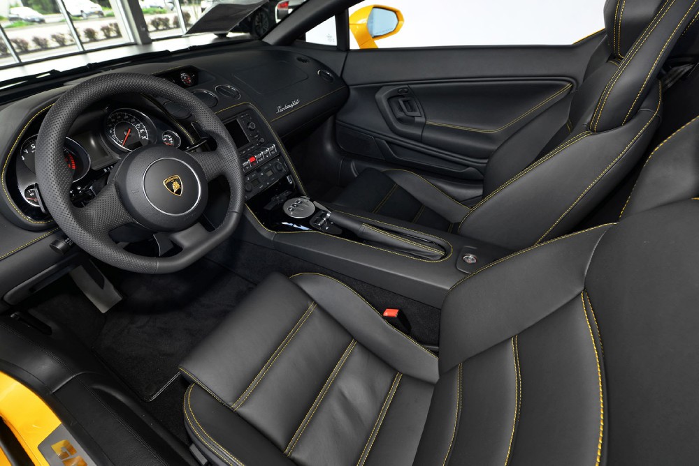 2013 Lamborghini Gallardo Image 2