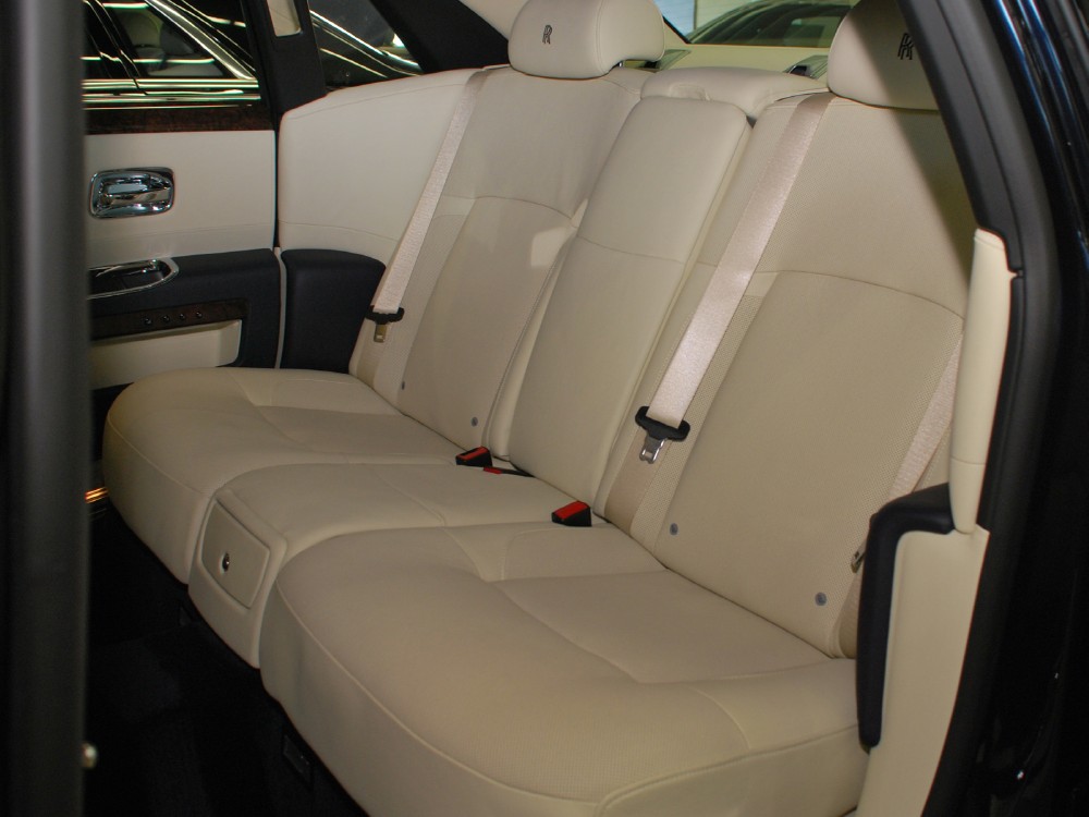 2012 Rolls-Royce Ghost Image 16