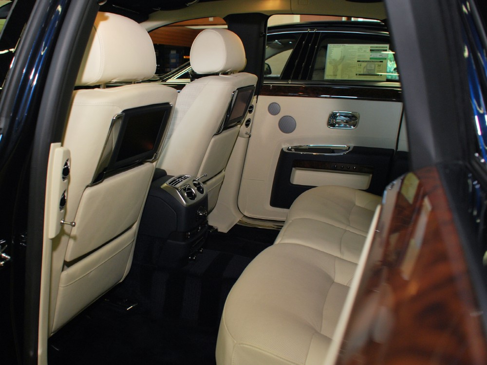 2012 Rolls-Royce Ghost Image 17
