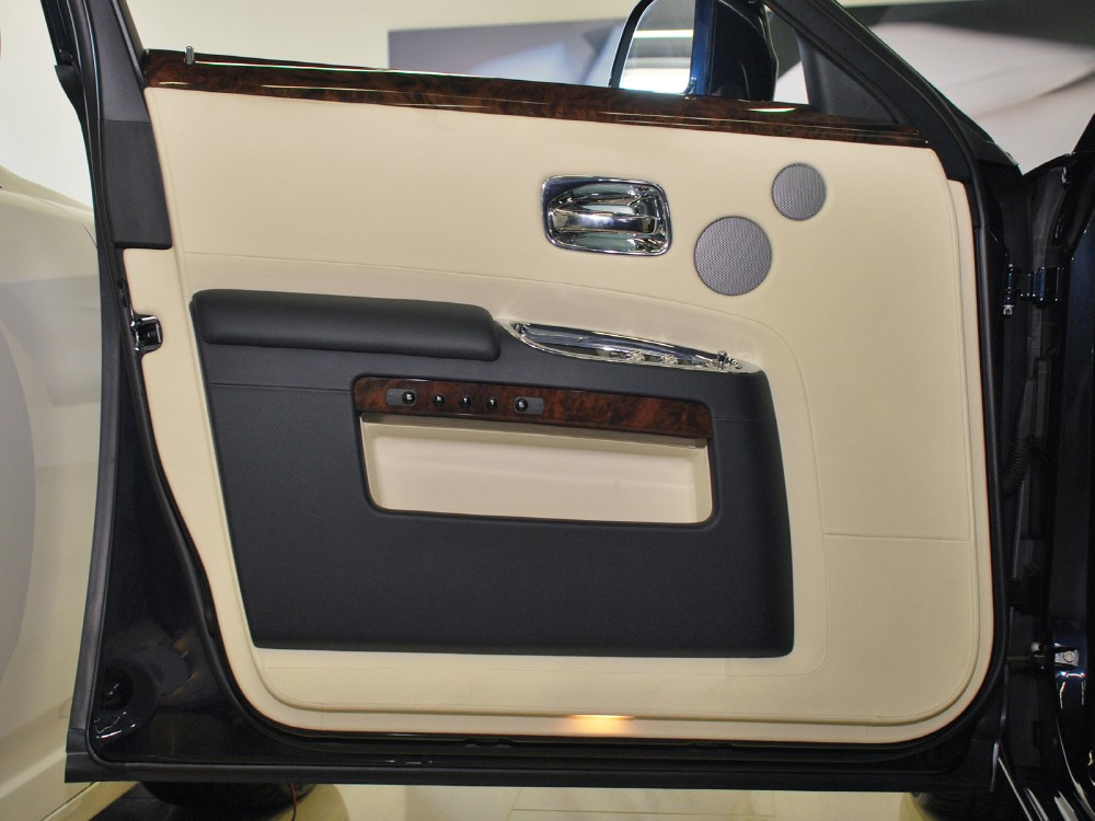 2012 Rolls-Royce Ghost Image 23