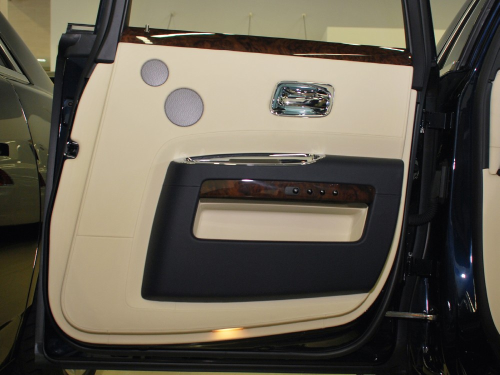 2012 Rolls-Royce Ghost Image 25