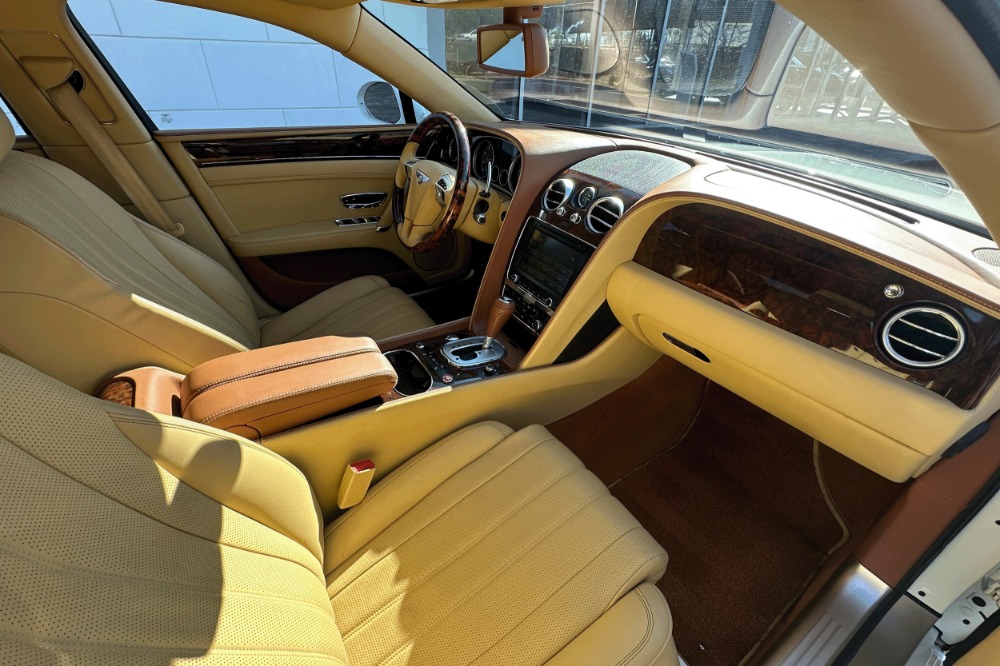 2014 Bentley Flying Spur Image 2