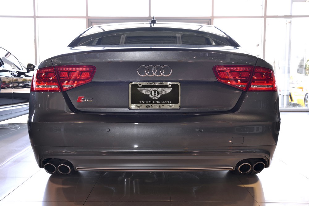 2013 Audi S8 Image 10