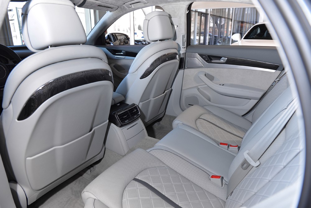 2013 Audi S8 Image 12