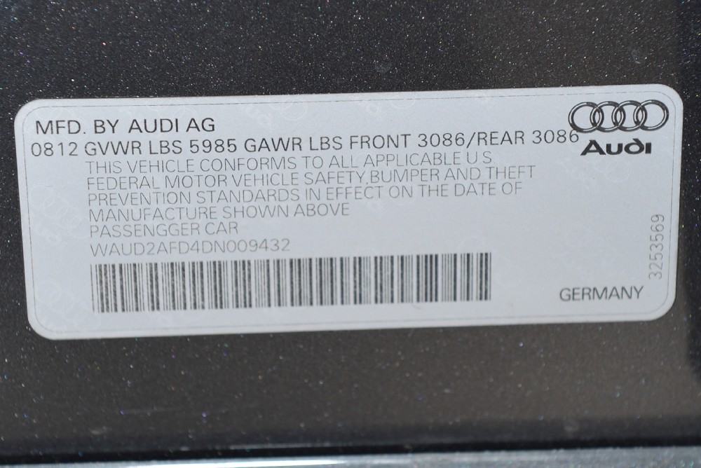 2013 Audi S8 Image 16
