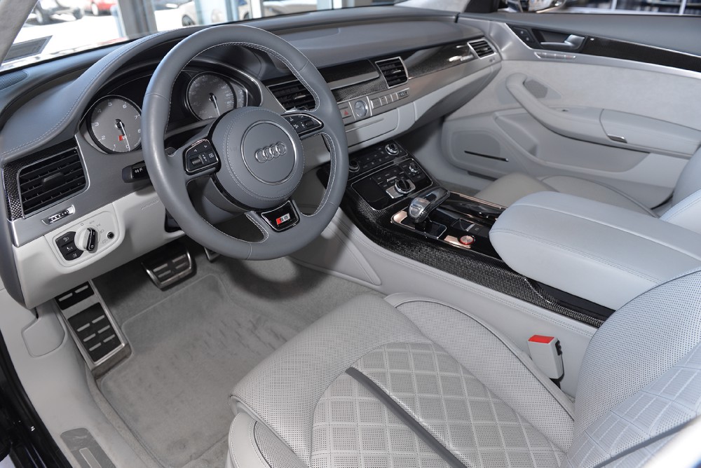 2013 Audi S8 Image 2