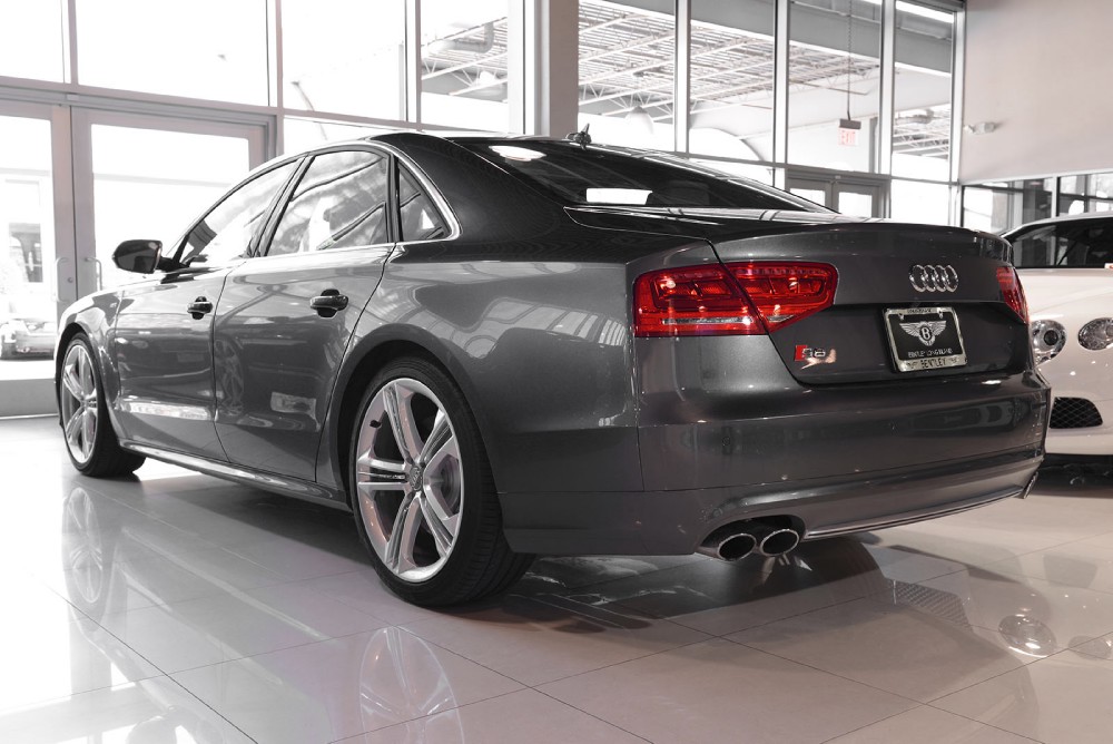 2013 Audi S8 Image 3