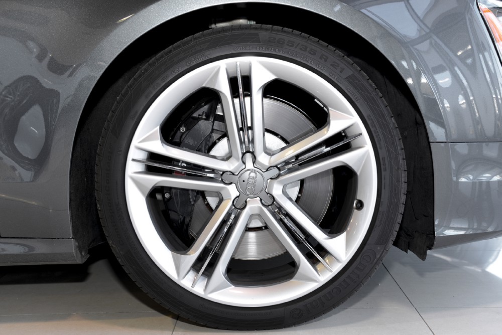 2013 Audi S8 Image 4