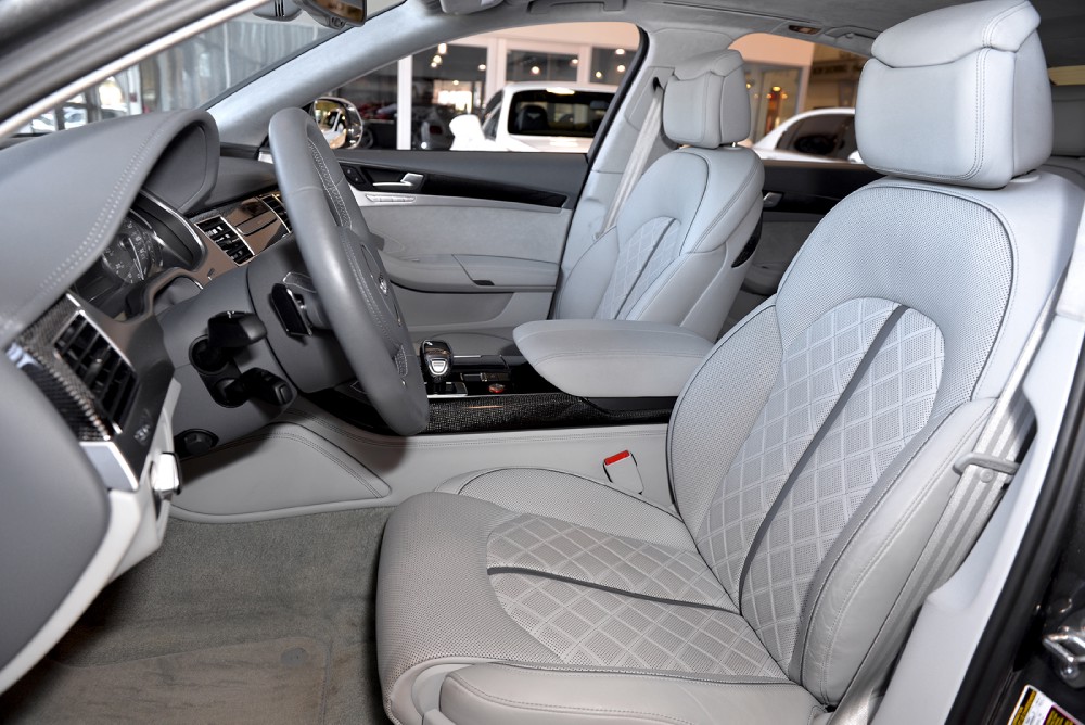 2013 Audi S8 Image 5