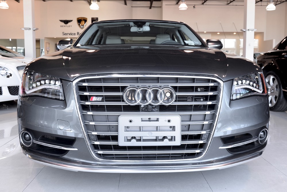 2013 Audi S8 Image 6