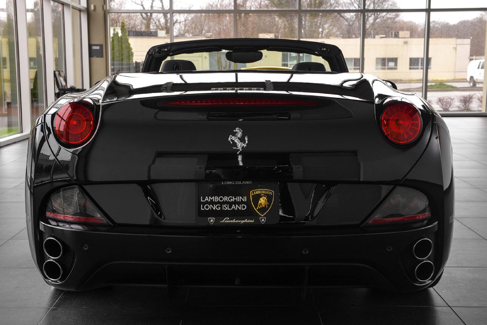2010 Ferrari California Image 11
