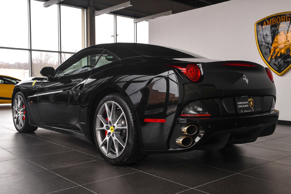 2010 Ferrari California Image 13