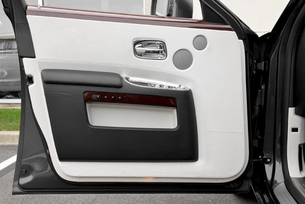 2011 Rolls-Royce Ghost Image 17
