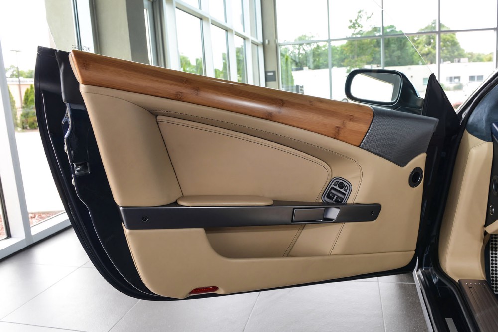 2005 Aston Martin DB9 Image 10