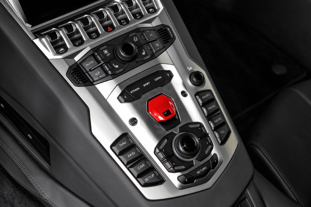 2014 Lamborghini Aventador Image 16