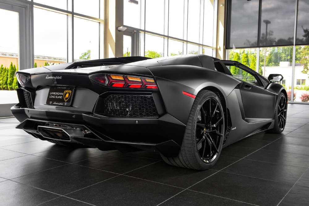 2014 Lamborghini Aventador Image 2