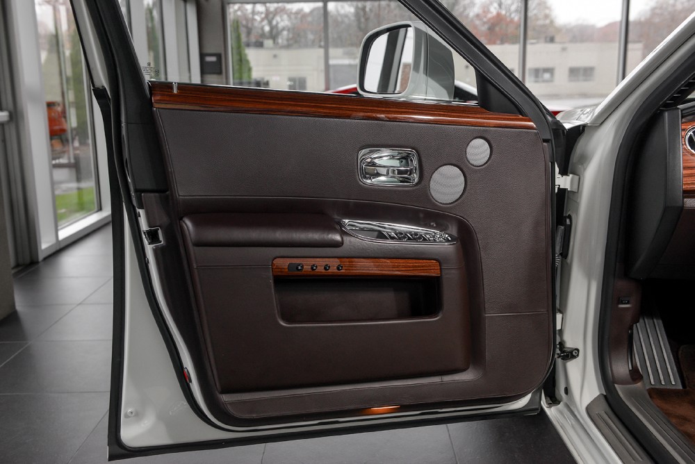 2010 Rolls-Royce Ghost Image 12