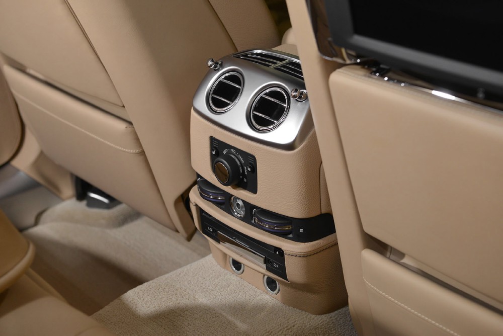 2015 Rolls-Royce Ghost Series II Image 19