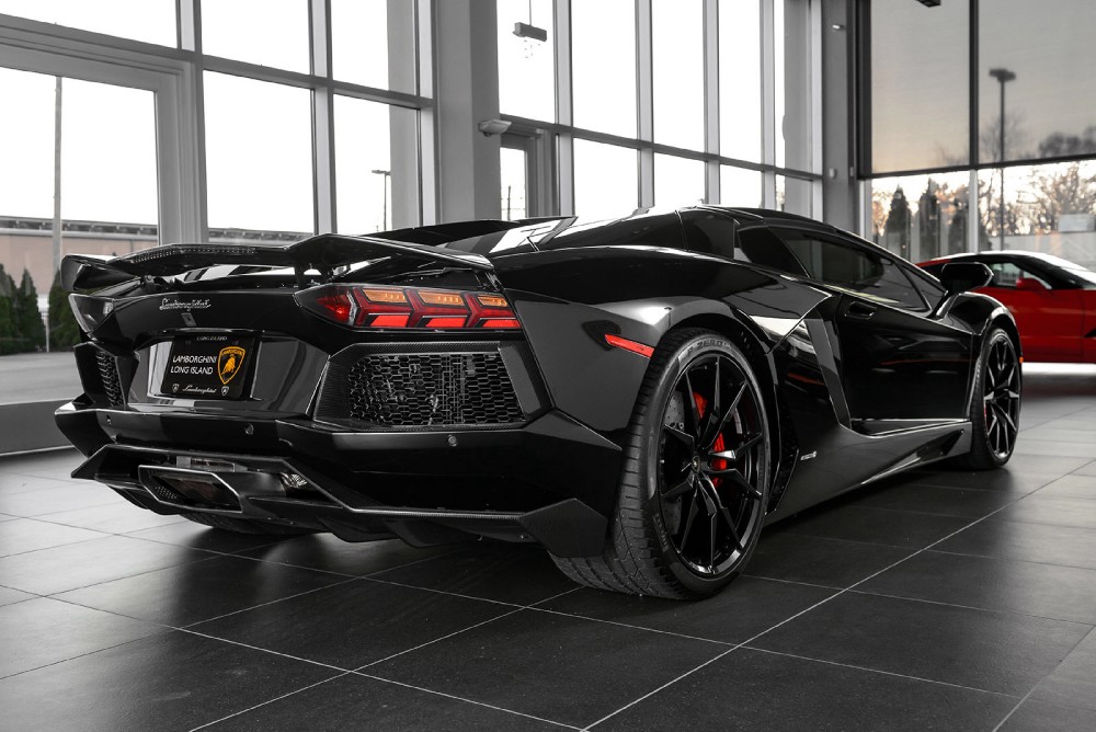 2015 Lamborghini Aventador Image 11
