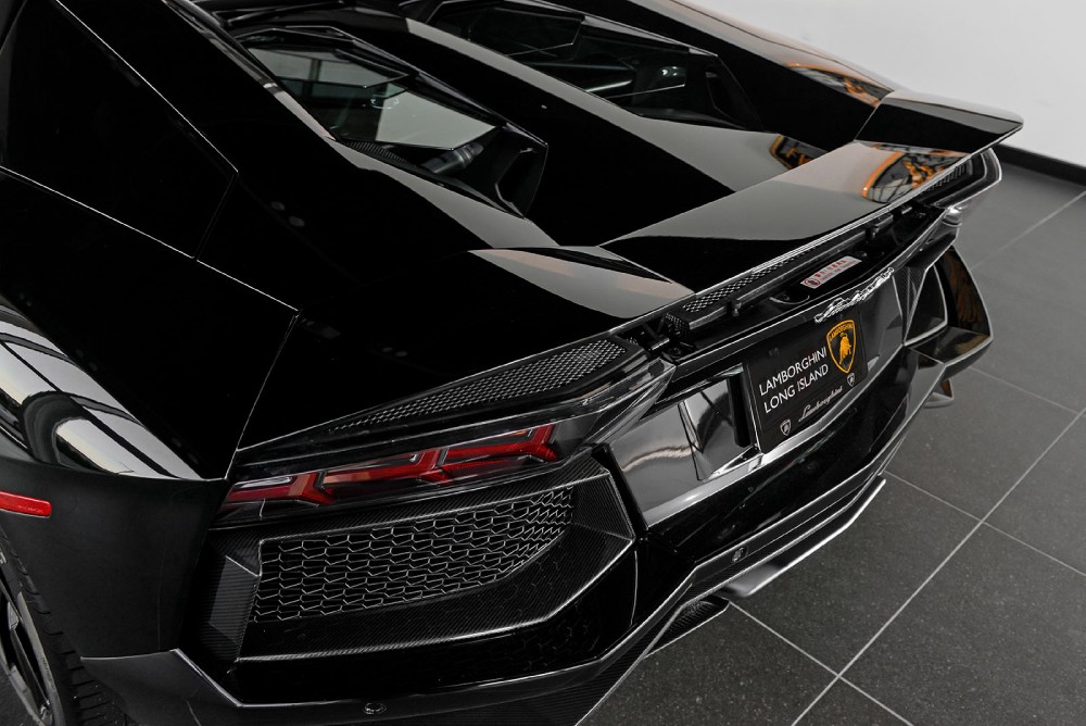 2015 Lamborghini Aventador Image 13