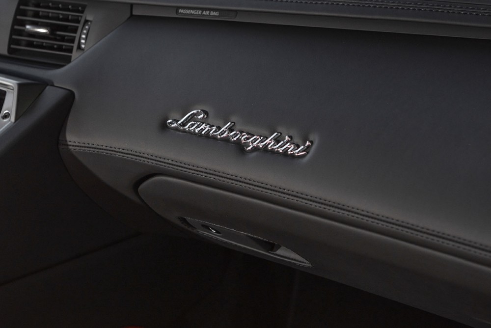 2015 Lamborghini Aventador Image 17