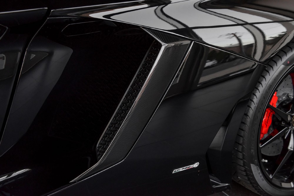 2015 Lamborghini Aventador Image 18